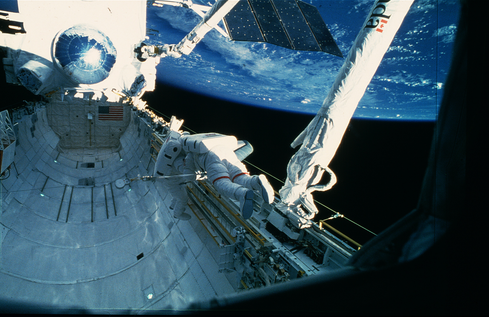 Jay Apt and Jerry Ross on the second spacewalk of STS-37, one of the images he can show as an astronaut speaker.