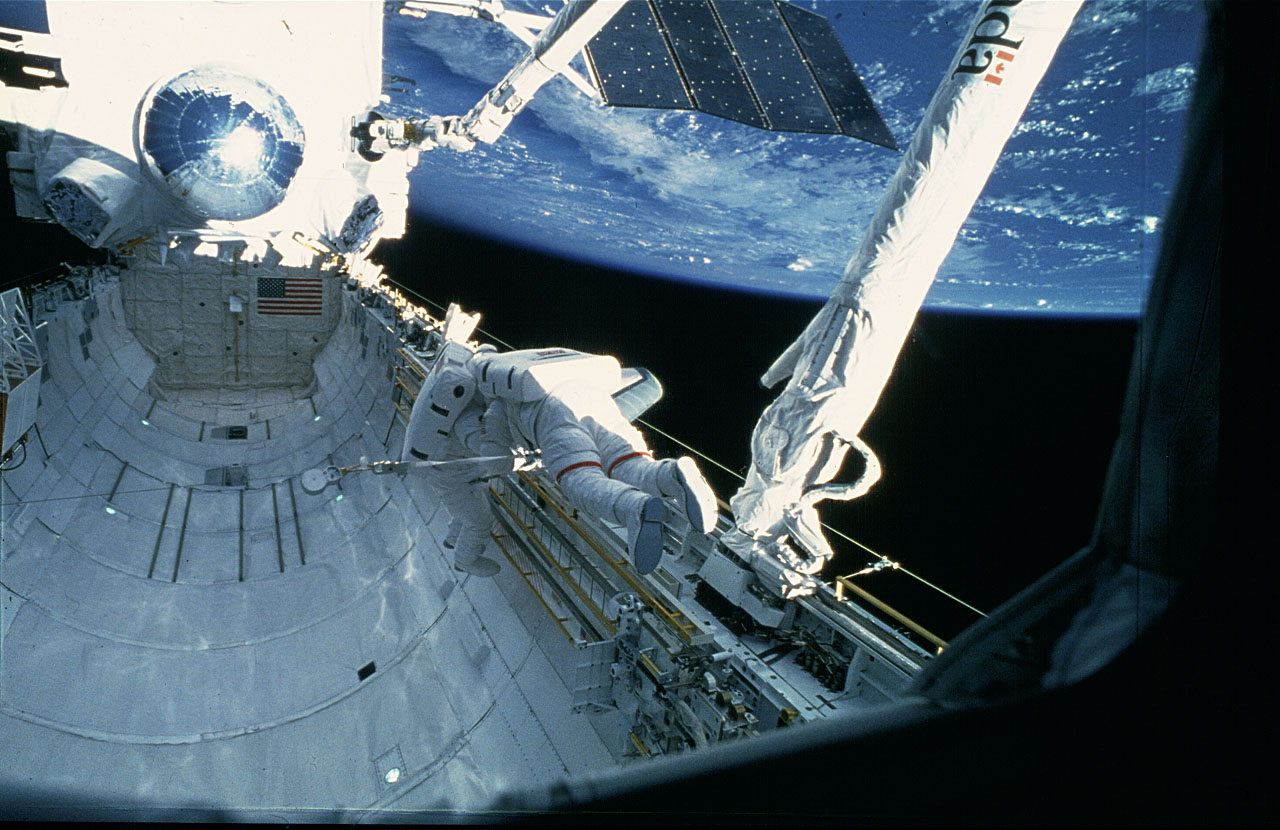 Jay Apt and Jerry Ross on the first spacewalk of STS-37, one of the images Jay Apt can show as an astronaut speaker.